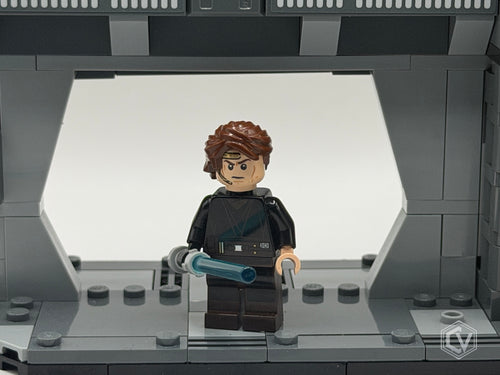 Anakin Skywalker sw0526 front with blue lightsaber