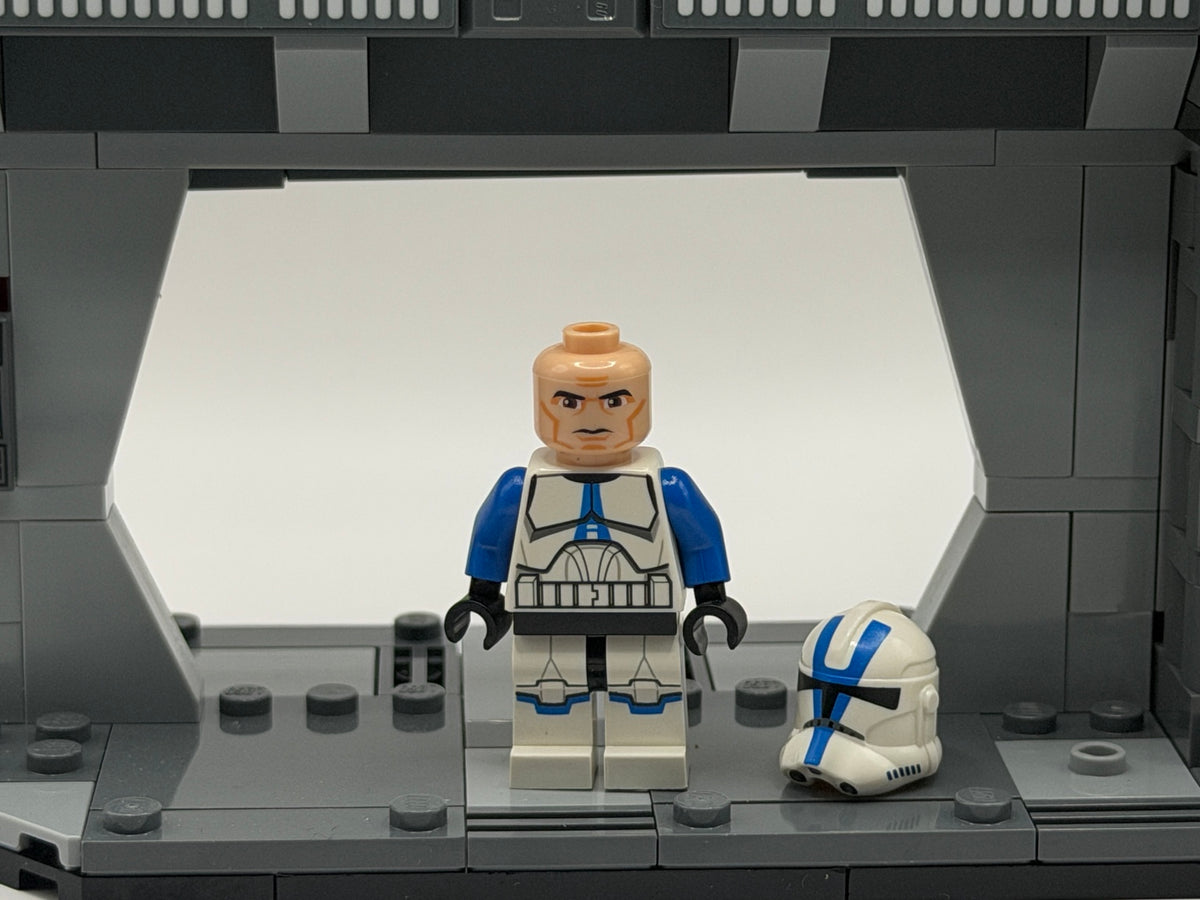 501st Legion Clone Trooper sw0445 with helmet removed